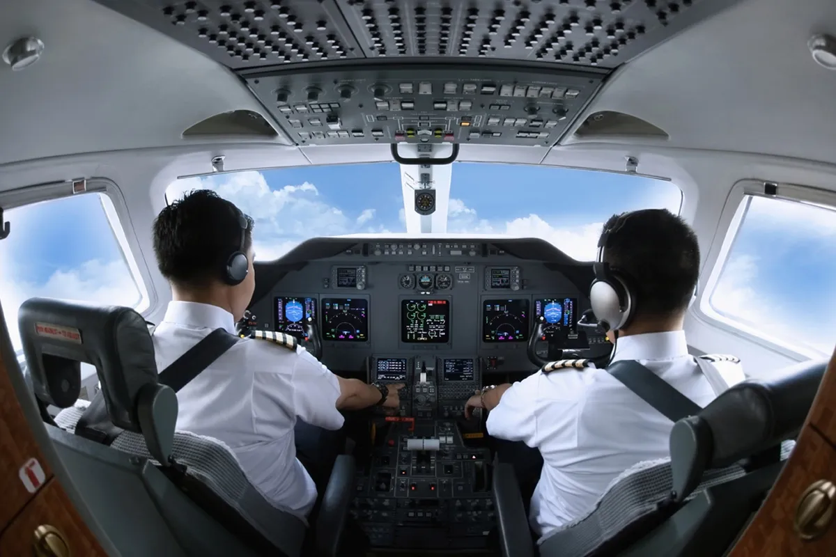 Do Private Jets Need 2 Pilots?